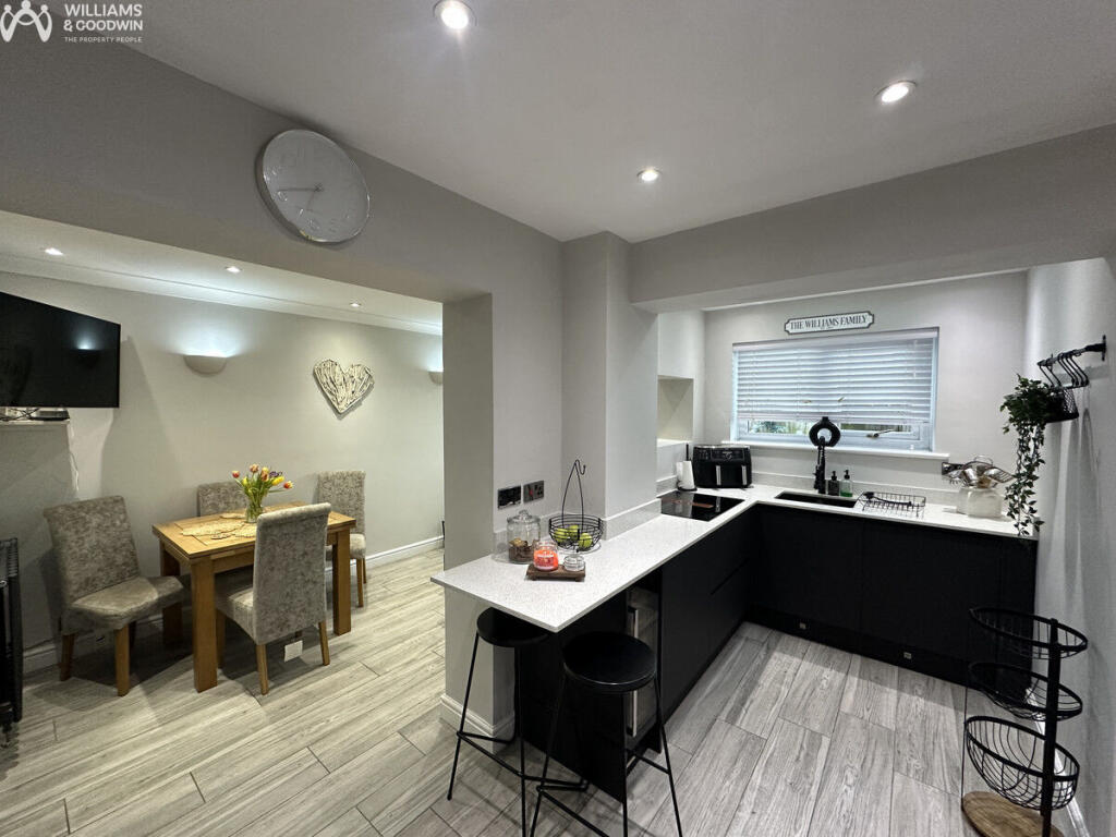 House in Llanfairpwllgwyngyll, Pentre Isaf, Llanfair Pwllgwyngyll - View 4
