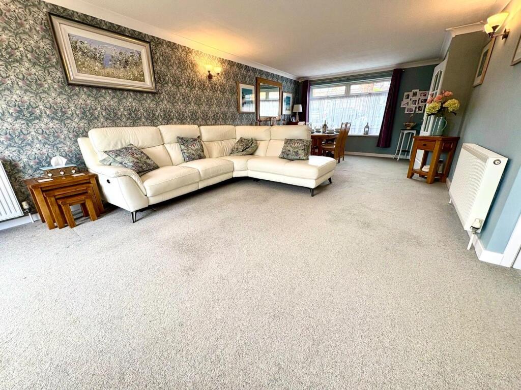 Thruxton Drive, Parklands, Northampton NN3 photo 4