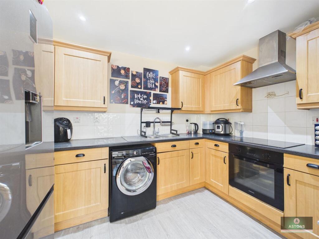 Apartment in Crawley, Worth - View 2