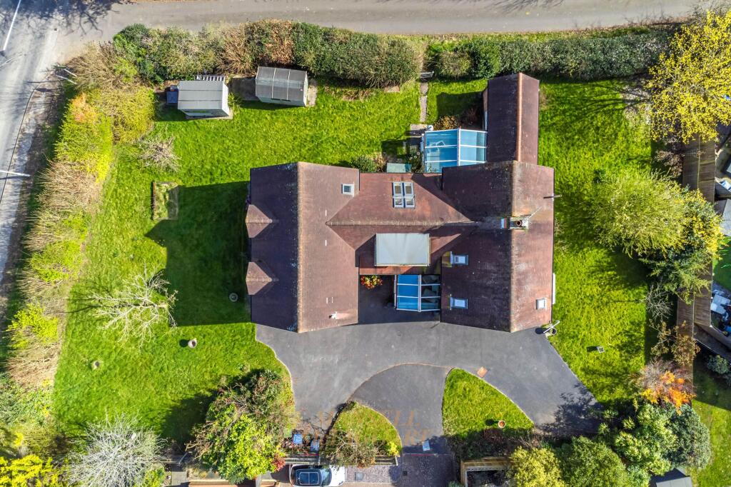 House in East Grinstead, Ashplats - View 2