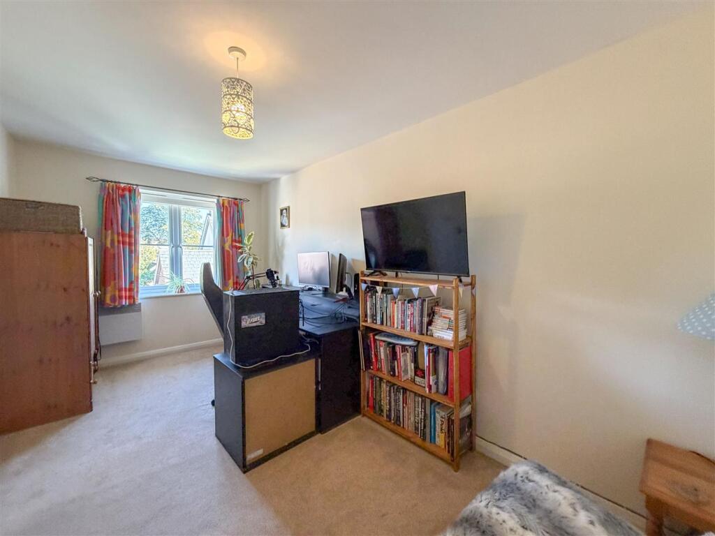 House in West Suffolk, Kentford - More