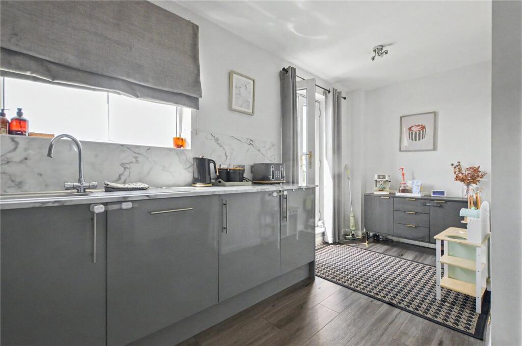 House in Leeds, Howlett Cross - View 4