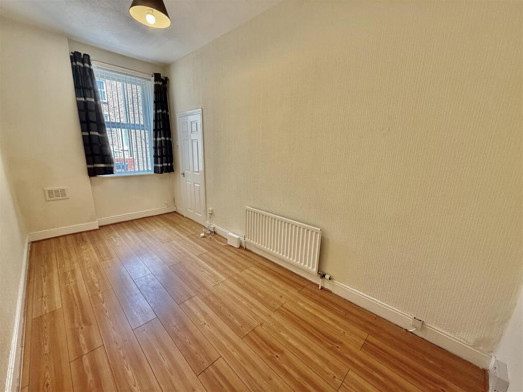 Apartment in Newcastle upon Tyne - View 5