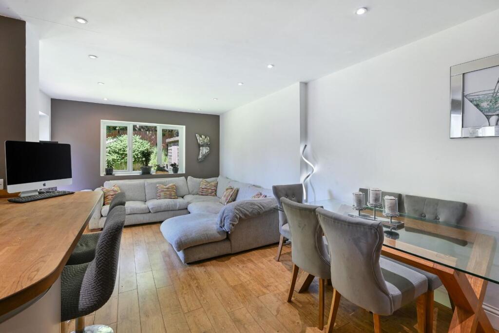 House in Reigate and Banstead, Tadworth - View 5