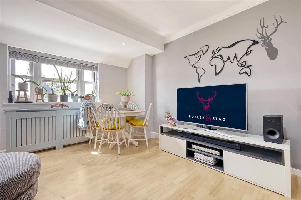 Apartment in Epping Forest, Buckhurst Hill - View 5