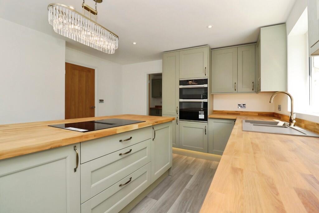 House in Lincoln - View 4