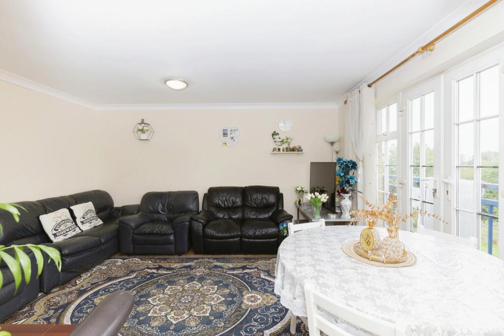 Queensberry Place, London, E12 photo 3
