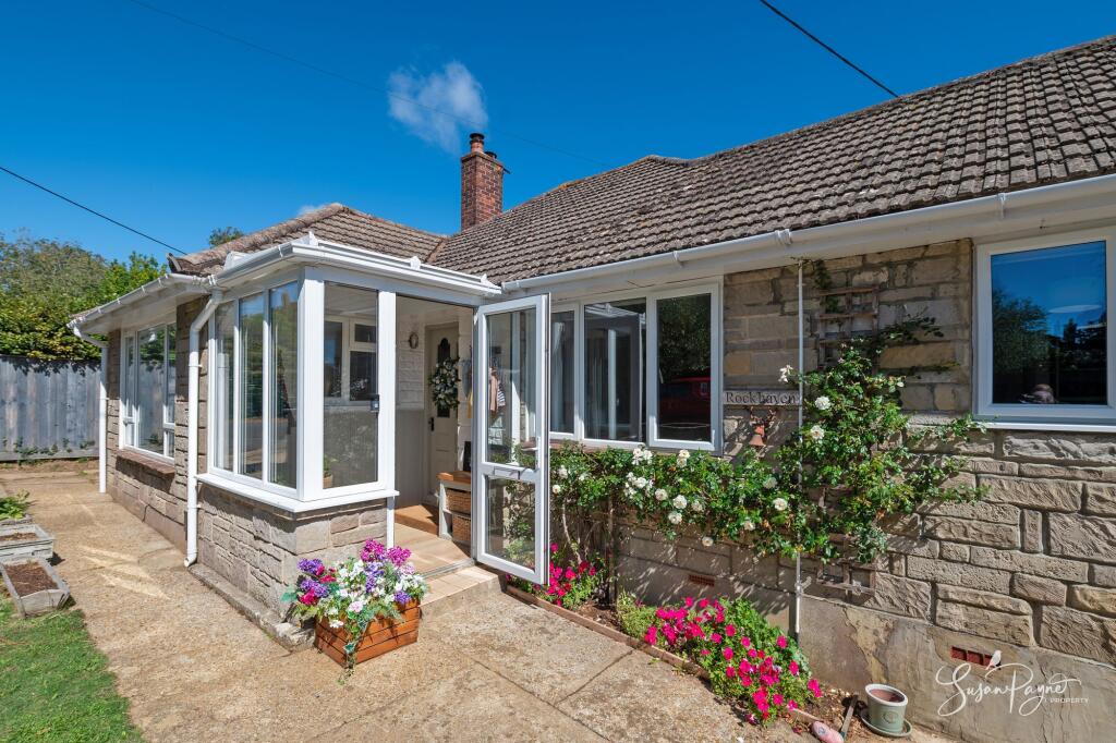 House in Newport, Brighstone - More