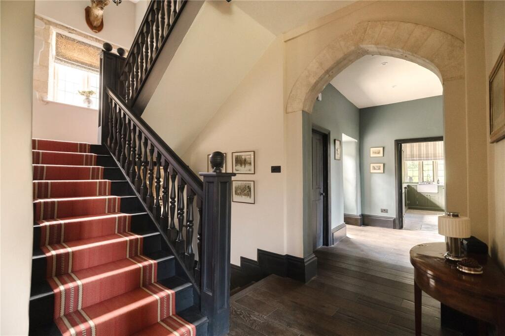 House in Gloucester - View 5