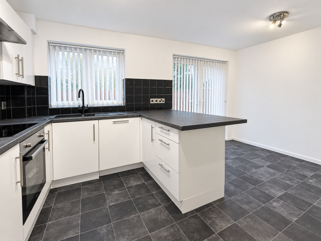 Pinewood Drive, Birmingham, B32 4LD photo 5
