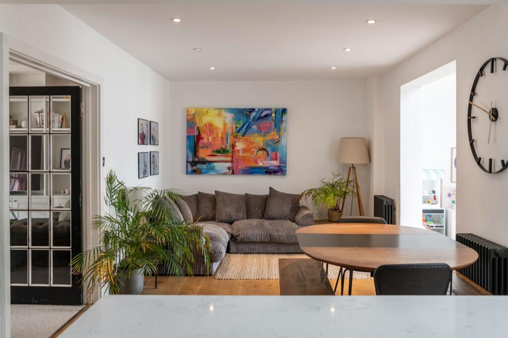 House in Redhill - View 3