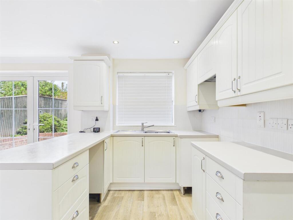 Hazlehurst Drive, Elm Farm, Aylesbury - View 3