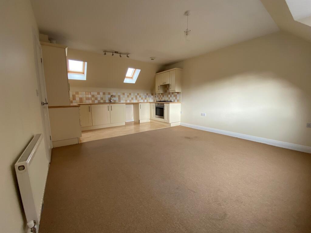 Pollards Way, Taunton photo 3
