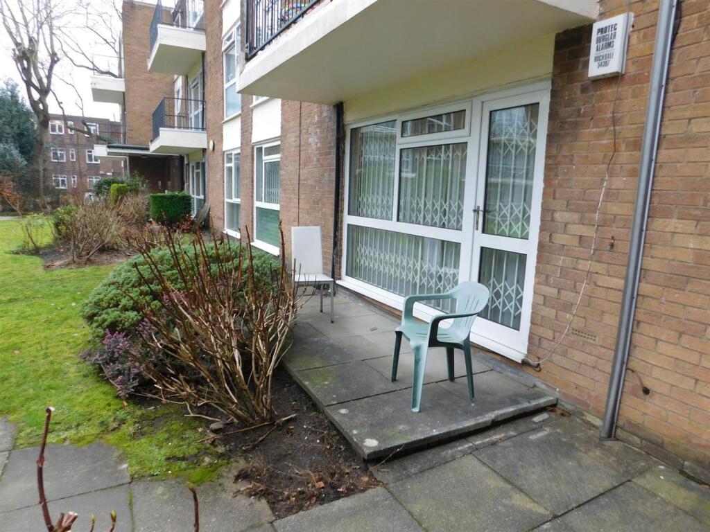 Apartment in Salford, Greater Manchester - View 3
