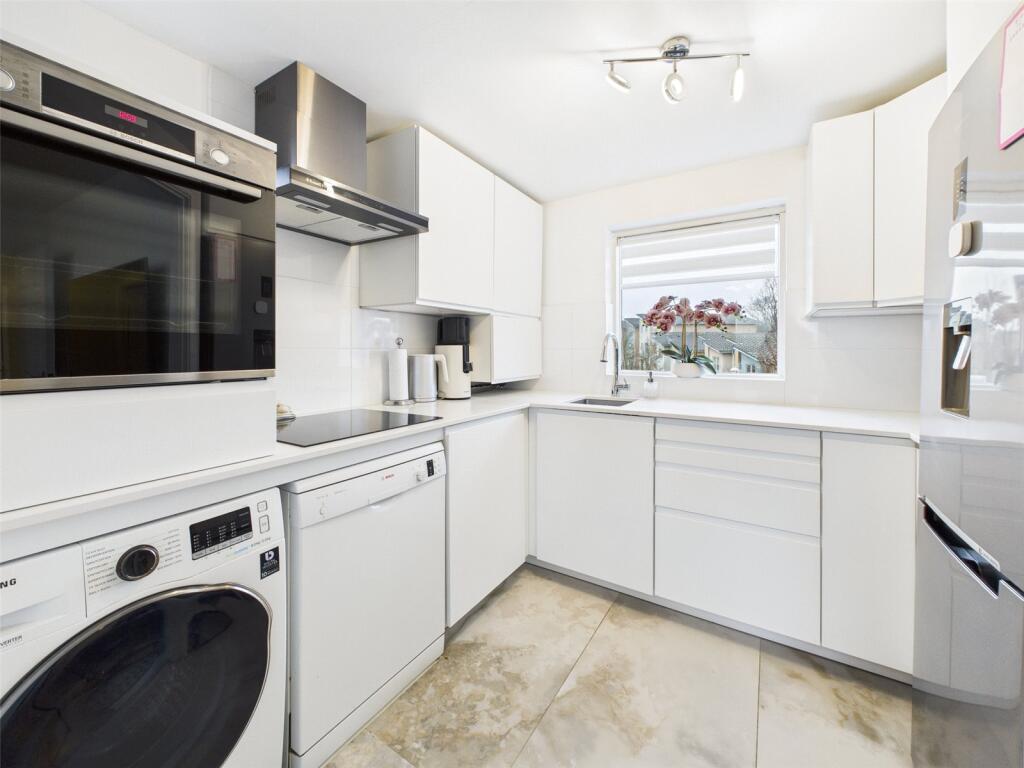 Pinewood Drive, Cheltenham, Gloucestershire, GL51 photo 4