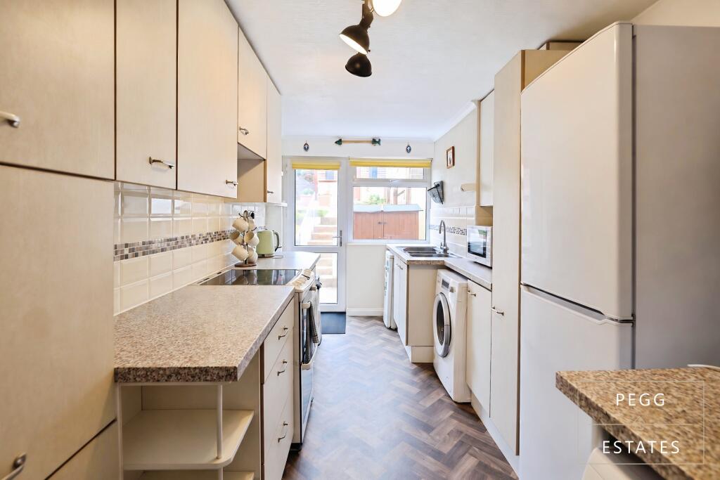 Apartment in Paignton, Roundham - View 3