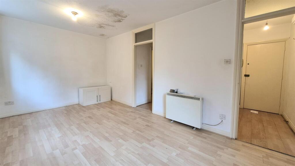 Apartment in Milton Keynes - View 3