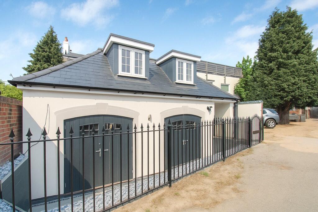 Main image of property: Carlton Crescent, Southampton, Hampshire, SO15