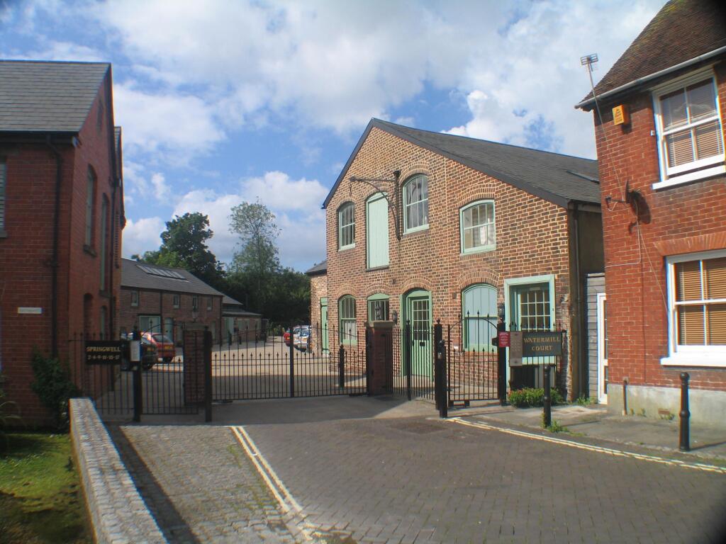 Springwell, Havant photo 2