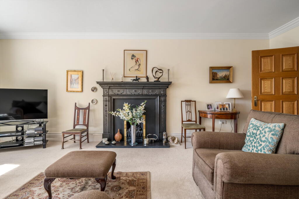Apartment in Sutton - View 5