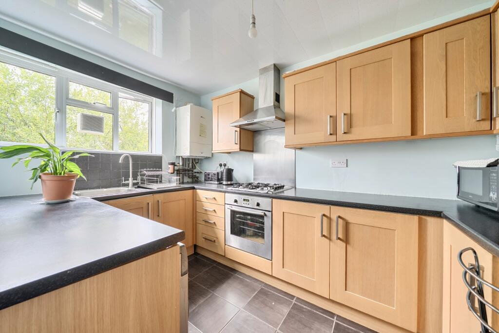 Apartment in Southall - View 4