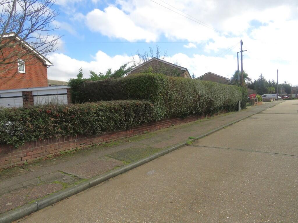 Feryby Road, Grays, Essex, RM16 photo 2