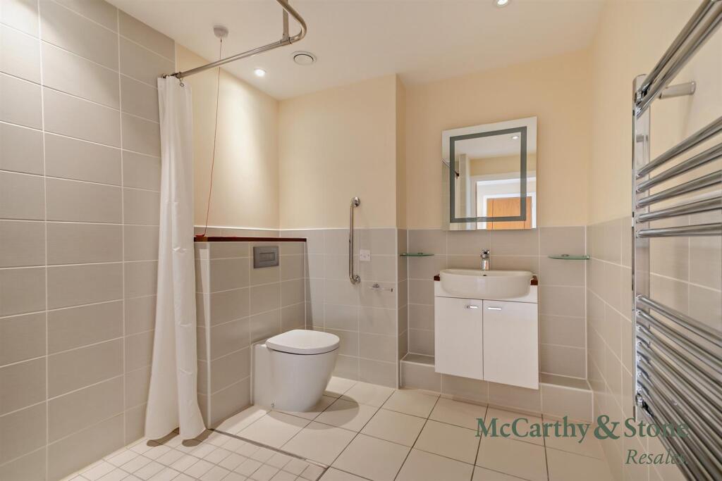 Apartment in Southall - View 5