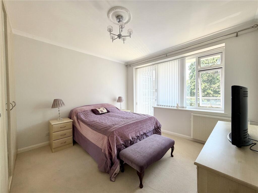 Apartment in Bournemouth, Branksome, Poole - More