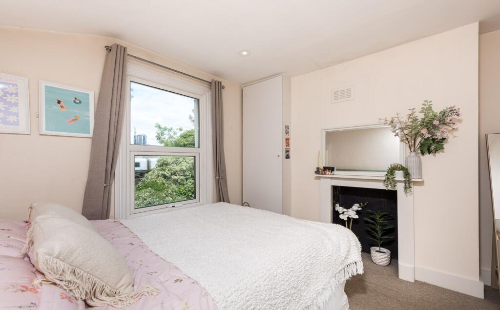 Apartment in London - View 3