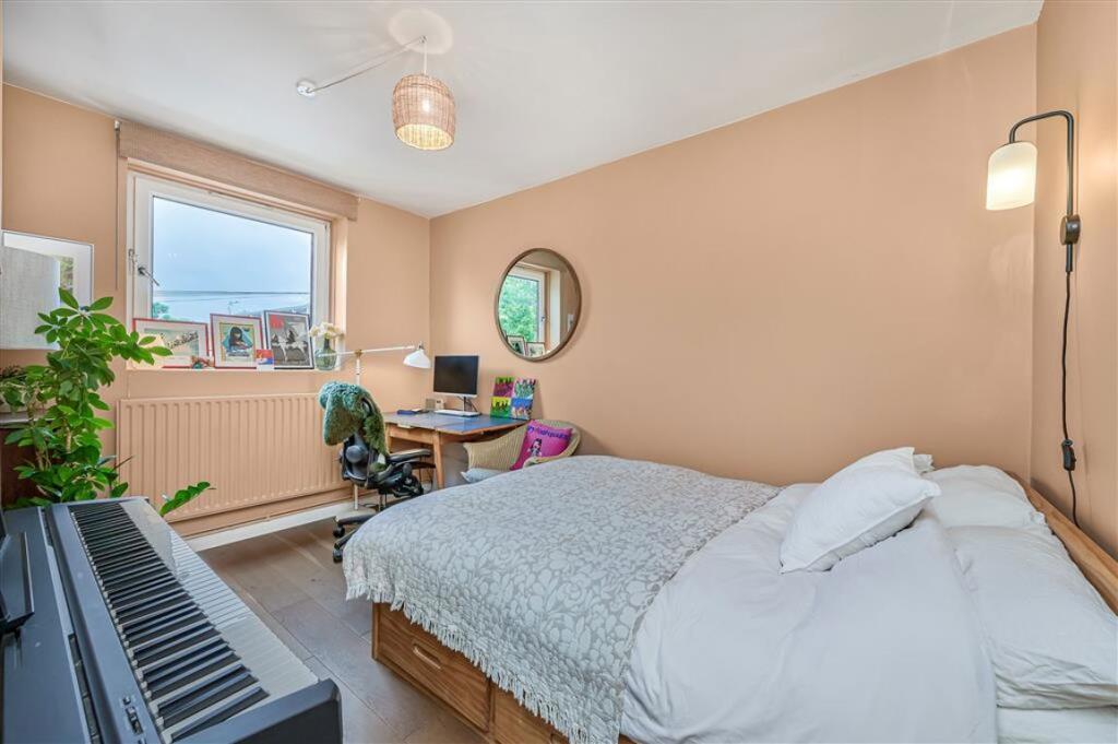 Apartment in London - More