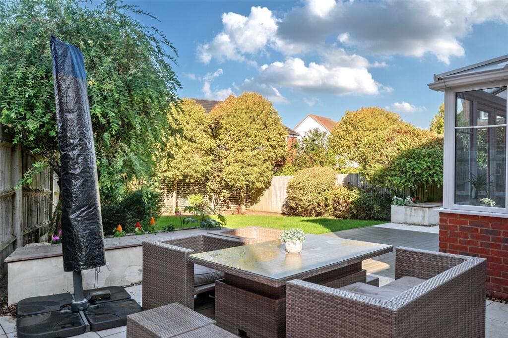 House in Hart, Darby Green, Yateley - View 4