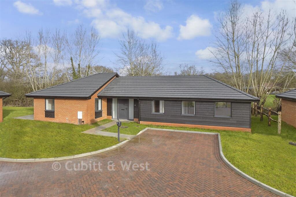 Main image of property: Five Oaks, Charlwood Road, Horley, Surrey