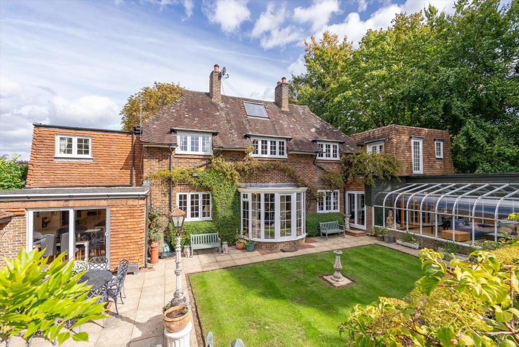 Main image of property: The Ridgeway, Fetcham, Leatherhead, Surrey, KT22