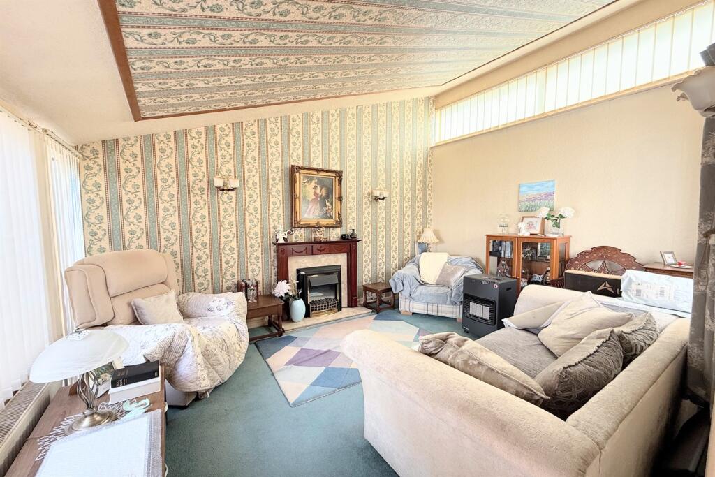 Fenwick Lane, Halton Lodge, WA7 5YU photo 5