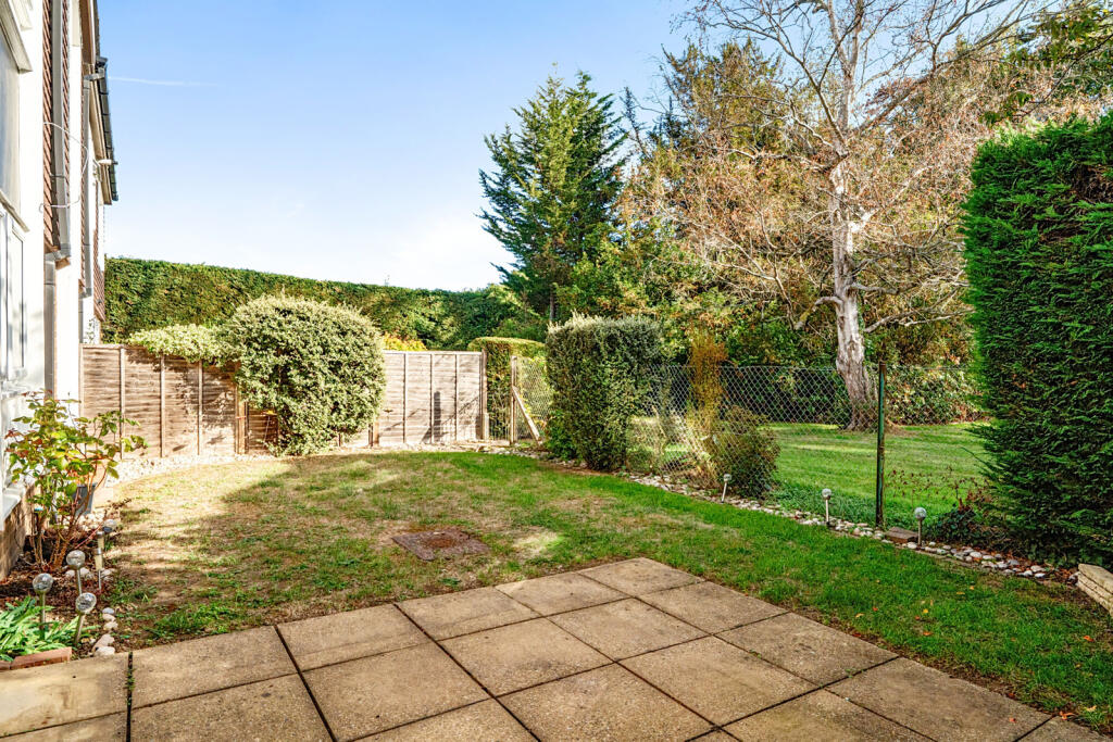 Apartment in Slough - View 4