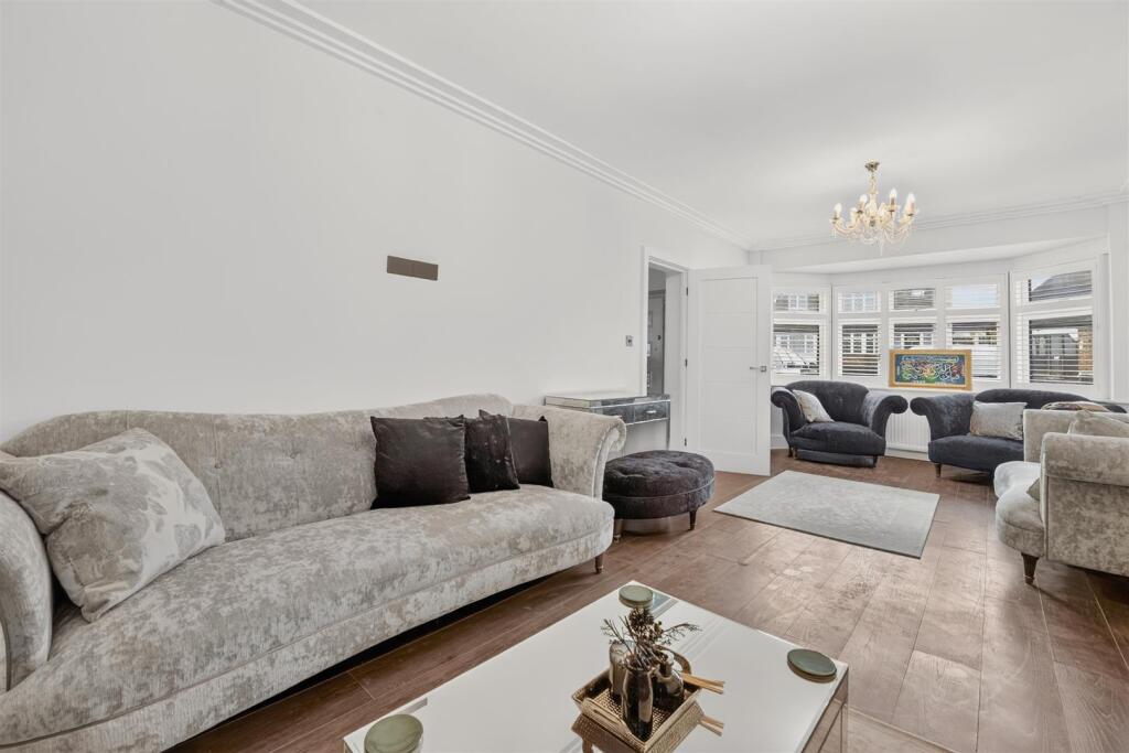 House in Ilford, Clayhall - View 3