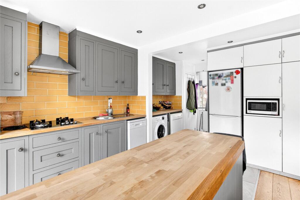 House in Bracknell, Hanworth - View 2