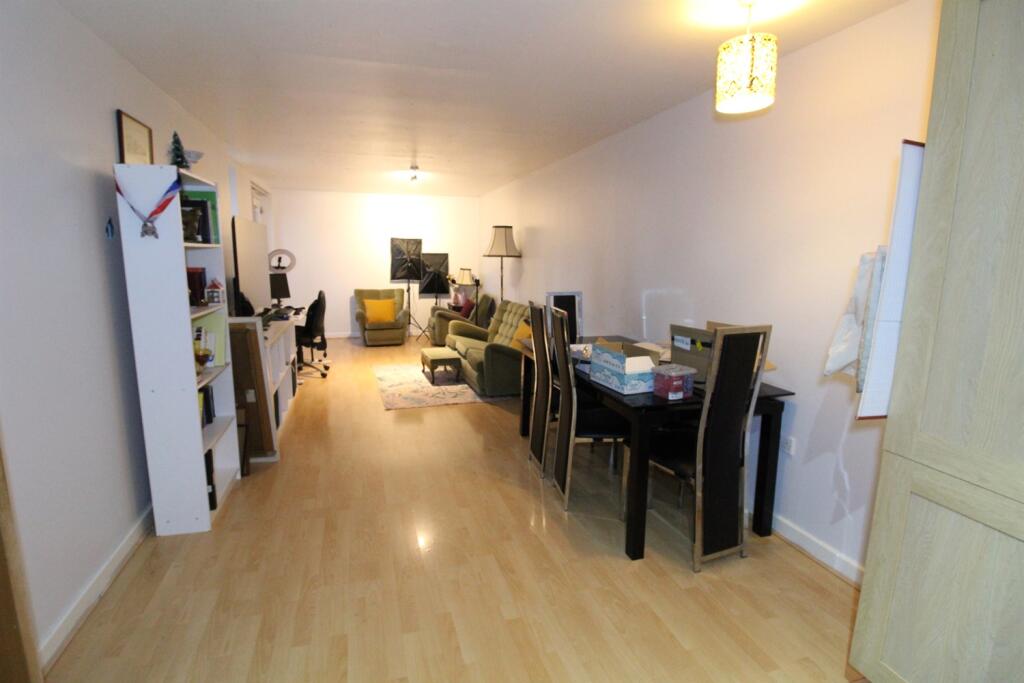 Aspect 14, Leeds photo 4