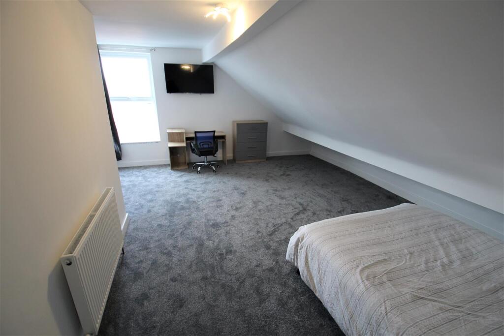 House in Leeds - View 4