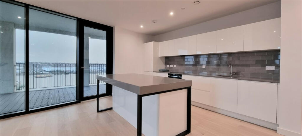 70 Pinnacle House photo 4