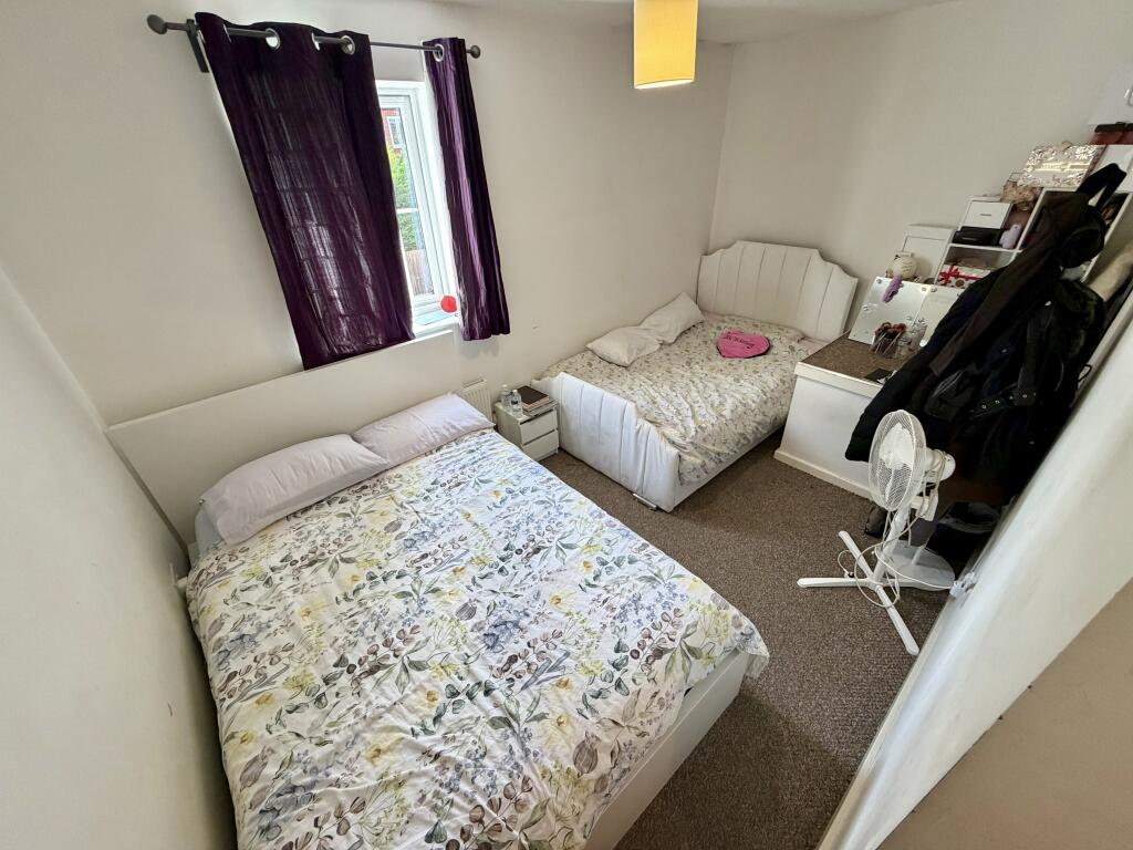 Apartment in Northampton, Burton Latimer - View 5