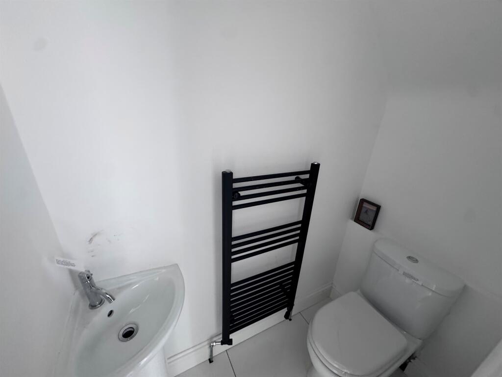 House in Bradford, Low Moor - View 3