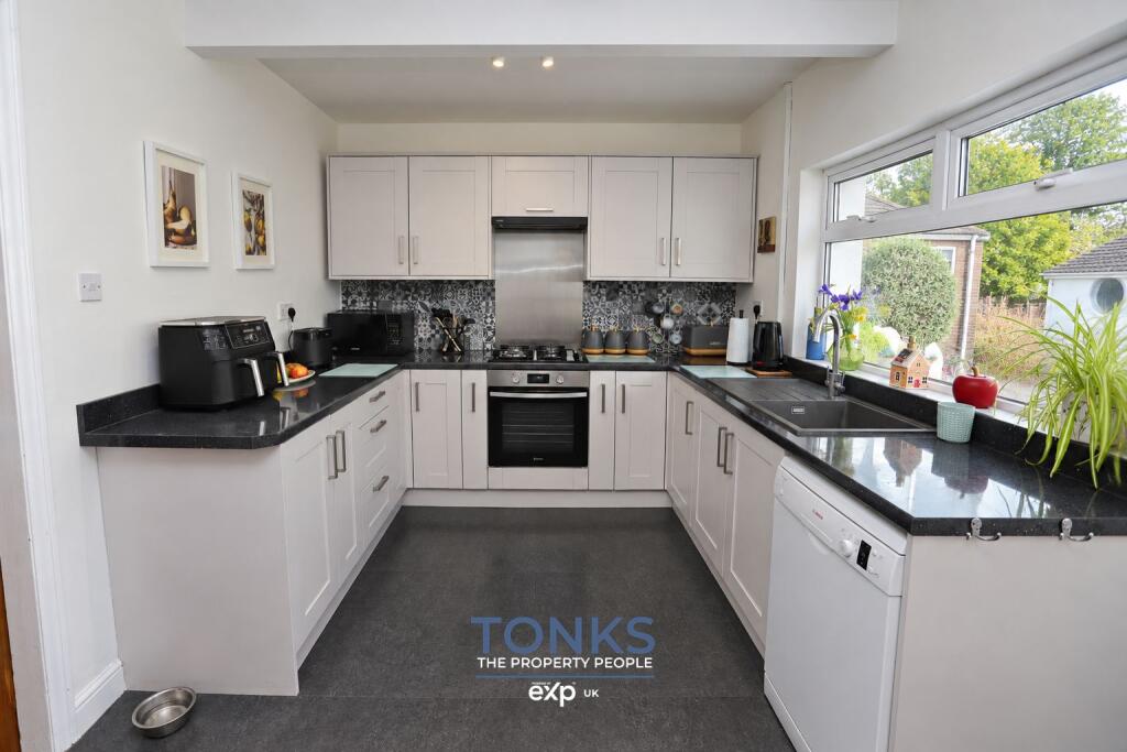 Moat Road, Oldbury, B68 8EG photo 5