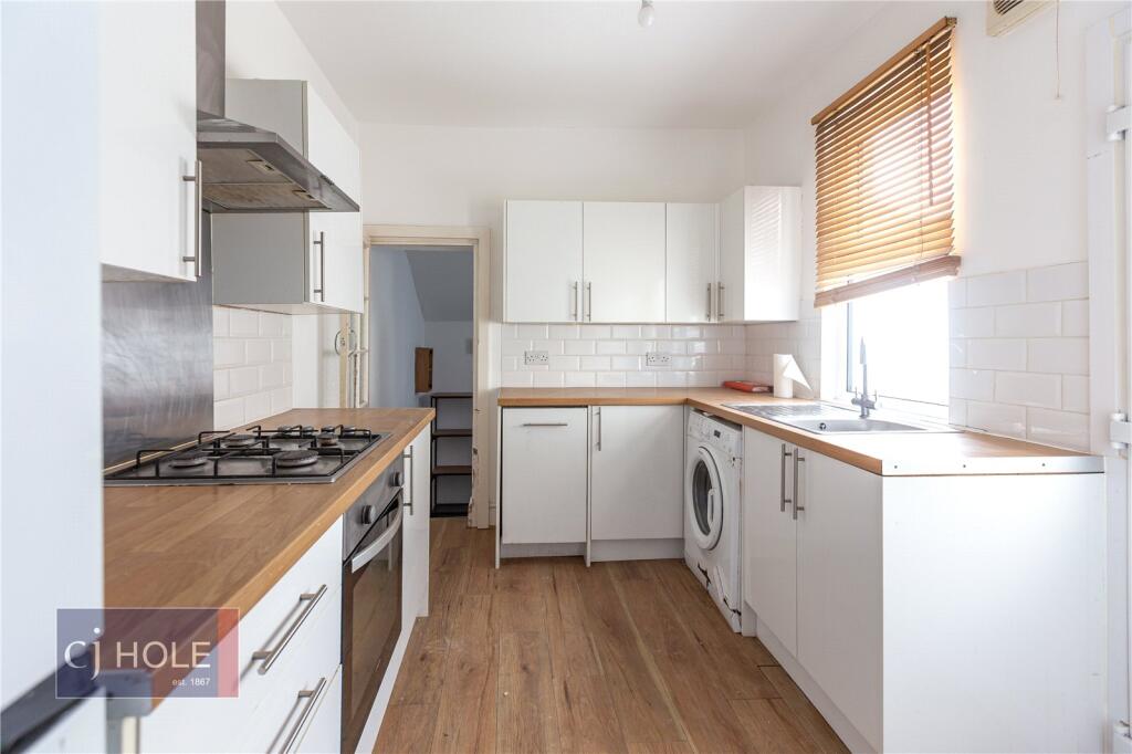 5 bedroom terraced house for rent