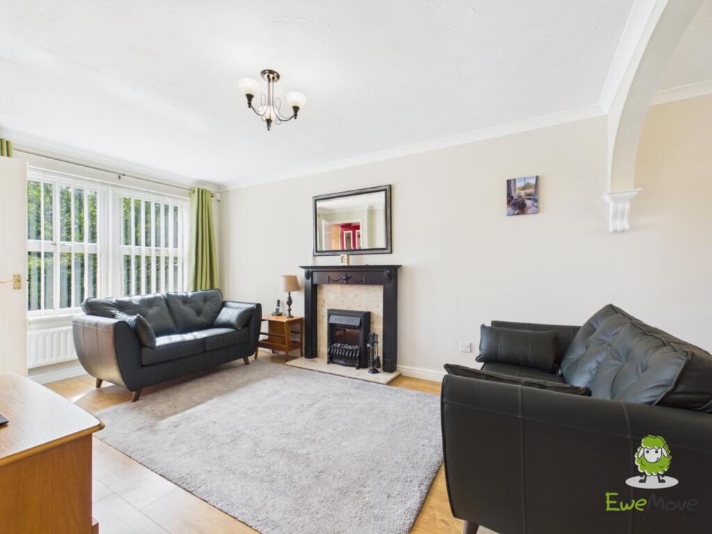 House in Basingstoke and Deane, Longacre, Kempshott Park - View 5