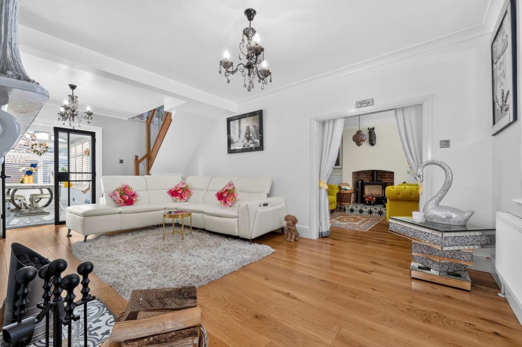 House in Blaby, Narborough - More