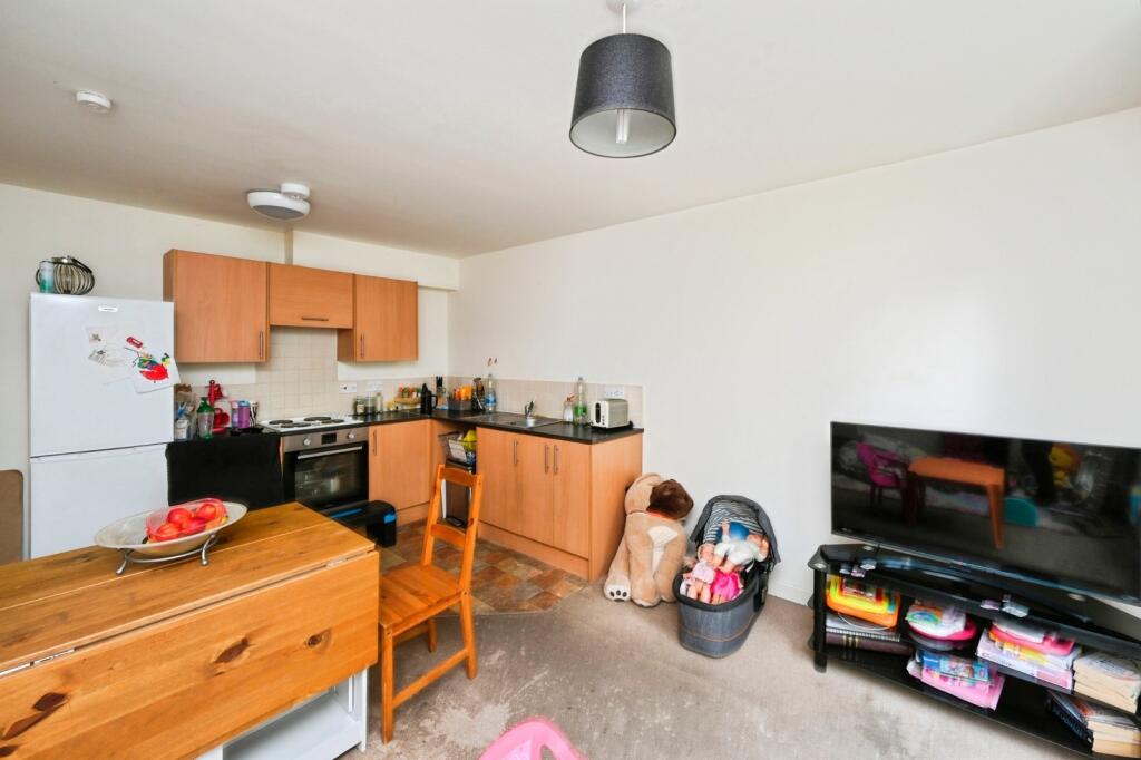 Apartment in Mansfield, Nottinghamshire - More