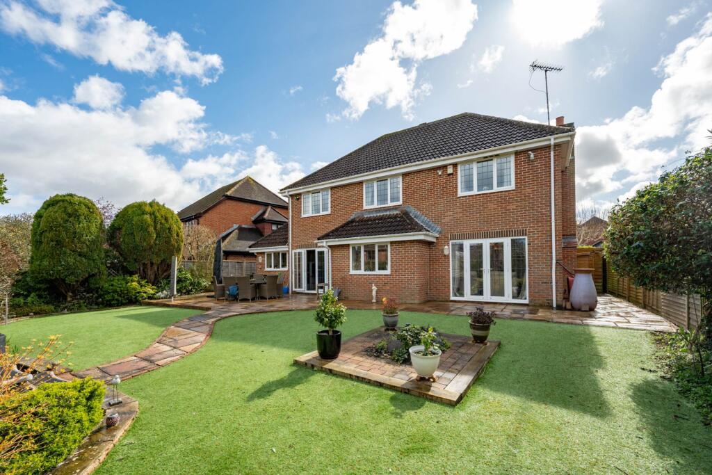 House in Horsham, Littlehaven, North Horsham - View 2