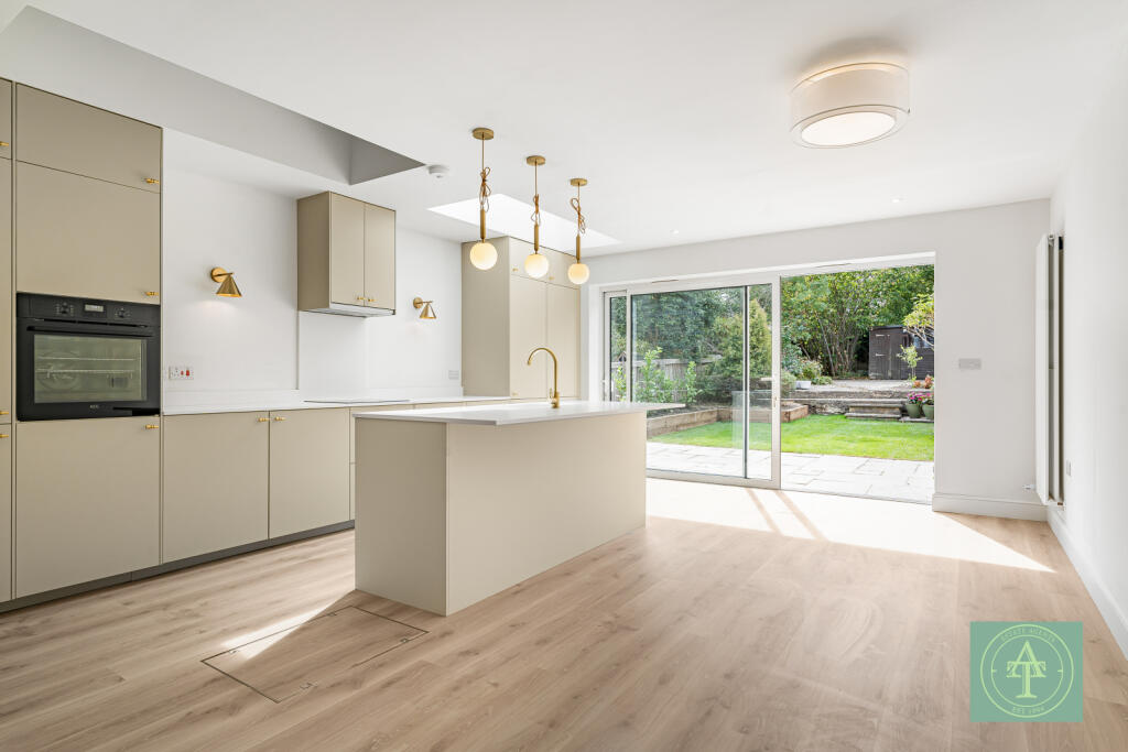 Main image of property: Winchmore Hill Road, Southgate, London, N14