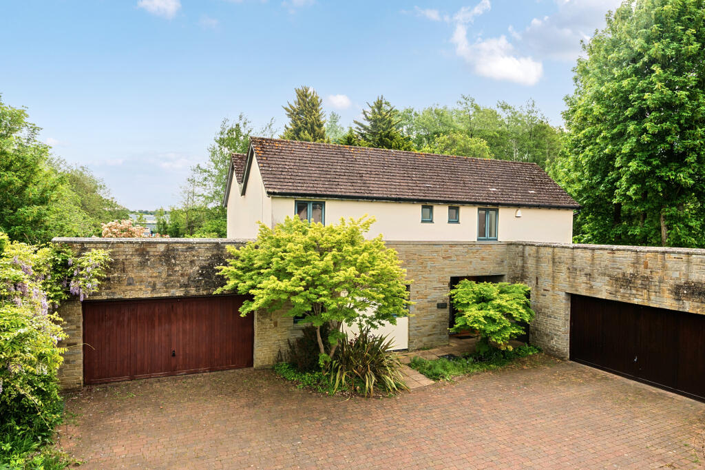 Main image of property: Bristol Road, Thornbury, BS35